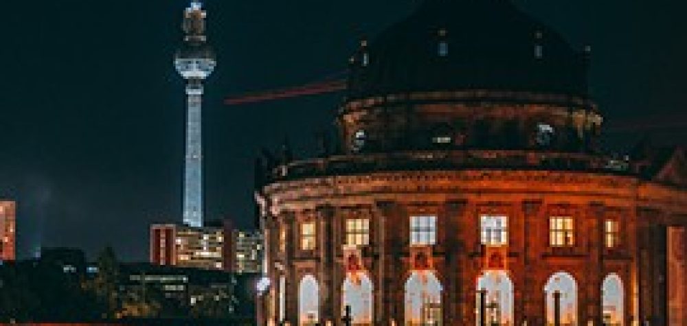 Berlin Museumsinel mit Blick auf den Fernsehturm